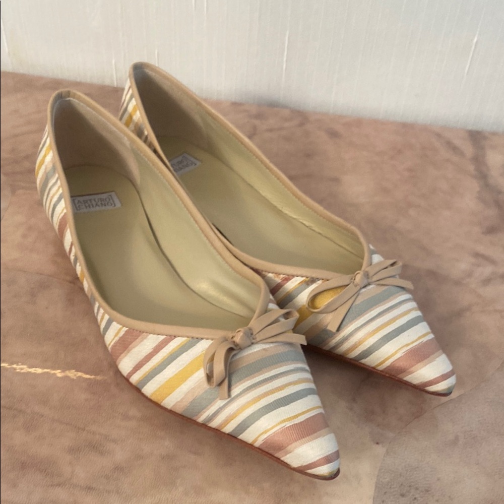 Arturo Chiang Cream and Yellow Flats with Bow Detail